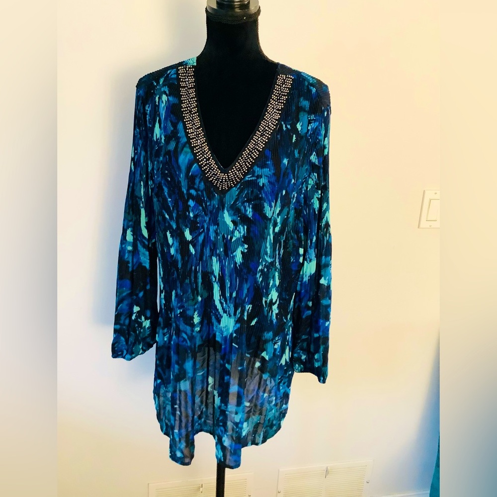 Women’s dressy PLUS size blouse 🦋🦋
